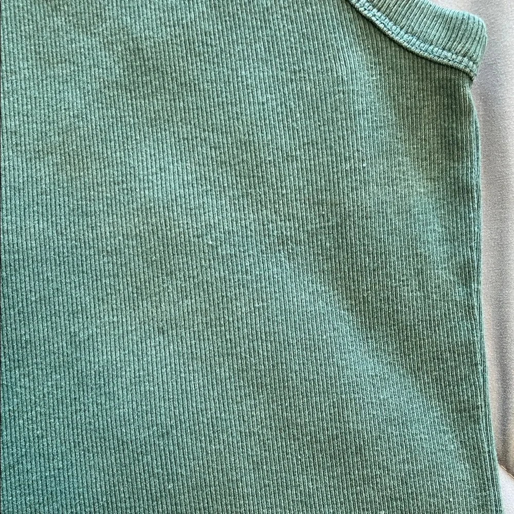 Lot of a new day layering tanks - Picture 14 of 15